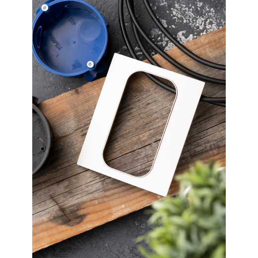 Стокгольм Рамка для розетки 2-местная белая с линией цвета шампань EKF PROxima