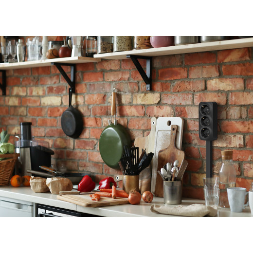 Розеточный блок тройной с заземлением - Legrand Quteo - с предварительным подключением со шторками IP20 16А 250В винтовые зажимы накладной монтаж - чёрный матовый