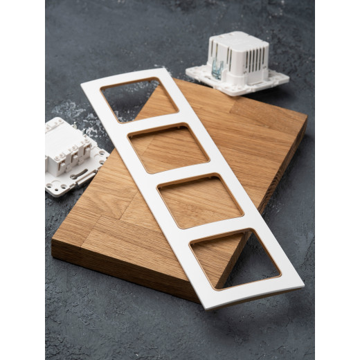 Стокгольм Рамка 4-местная белая с линией цвета шампань EKF PROxima