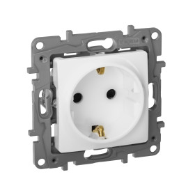 Legrand Etika Бел Розетка с/з со шторками, винт. клем..