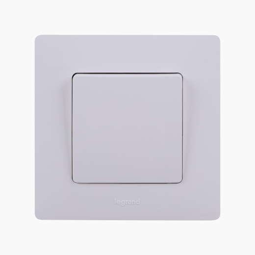 Переключатель перекрёстный одноклавишный - Legrand Etika - 10АХ 250В винтовые зажимы - белый