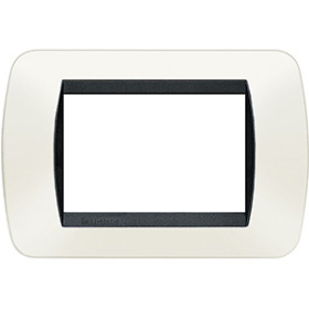 BT LV Белый Полимер Рамка на 3 модуля.