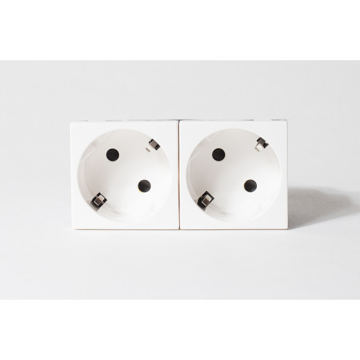 Розетка электрическая 2х2К+З со шторками, с безвинтовым зажимом,  под углом 45гр (белый)