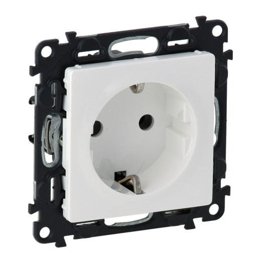 Valena LIFE.Силовая розетка 2К+З 16А 250В с лицевой панелью.Безвинтовые зажимы.Белая