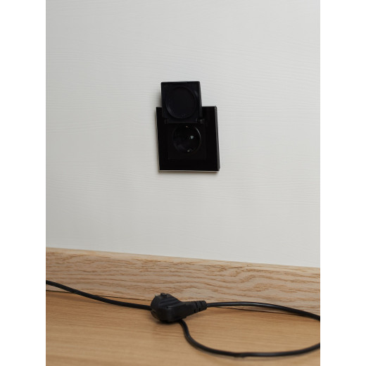 BRITE Роз. с з/к/ш с кр. 16А IP44 РСбш10-3-44-БрЧ черн. IEK