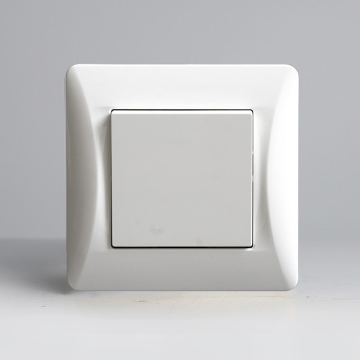 Переключатель одноклавишный перекрестный (белый)