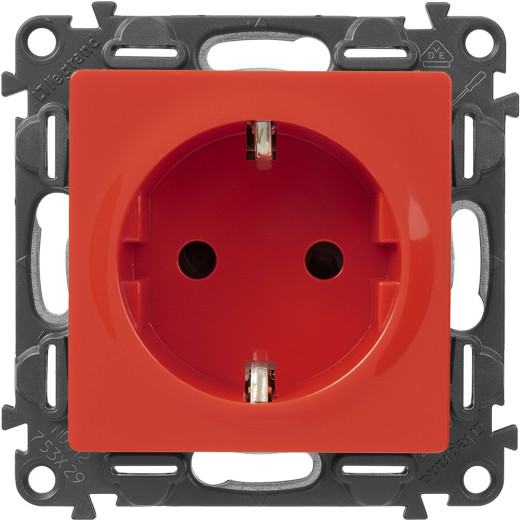Valena LIFE.Силовая розетка 2К+З 16А 250В с защитными шторками.Безвинтовые зажимы.С лицевой панелью.Красная