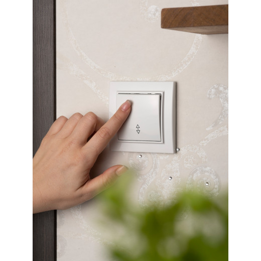 Минск Выключатель 1-клавишный СП проходной, 10А, белый EKF Basic