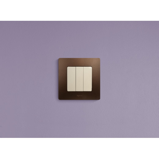 Выключатель трёхклавишный - Legrand Etika - 10А 250В винтовые зажимы - слоновая кость