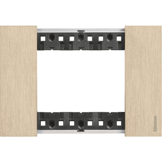 LIVING NOW. Декоративная рамка 3 модуля.Цвет 