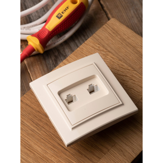 Розетка RJ-45 1-мест. СП бежевый Минск EKF