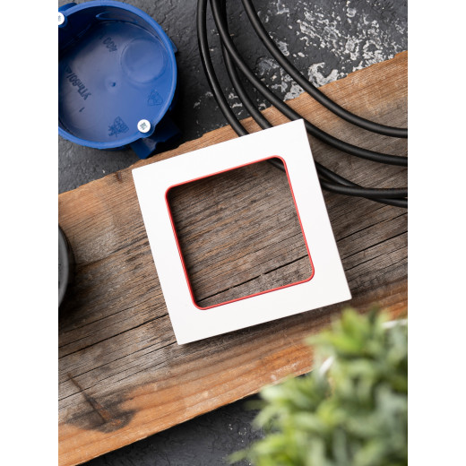 Стокгольм Рамка 1-местная белая с линией цвета красный EKF PROxima