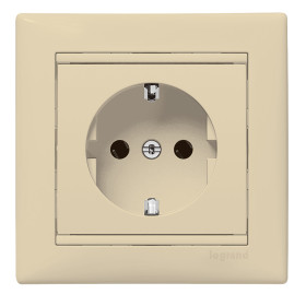 Legrand Valena Крем Розетка 1-ая с/з литая.