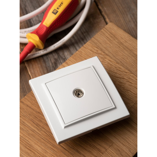 Минск Розетка TV 1-местная СП бел. 75Ом 5-862МГц EKF Basic