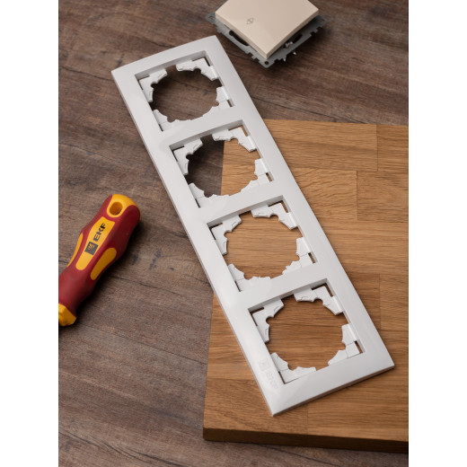 Валенсия рамка 4-местная белая EKF PROxima