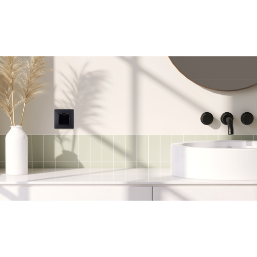 Розетка с заземлением IP44 - Legrand Etika - со шторками с защитной крышкой 16А 250В винтовые зажимы - антрацит