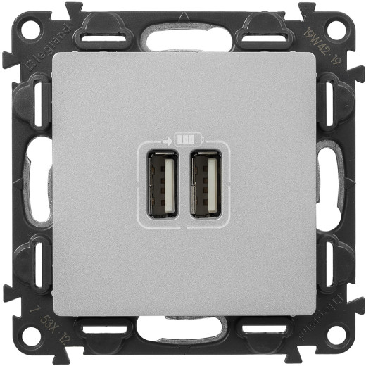 Valena LIFE.Зарядное устройство с двумя USB-разьемами 240В/5В 1500мА.С лицевой панелью.Алюминий