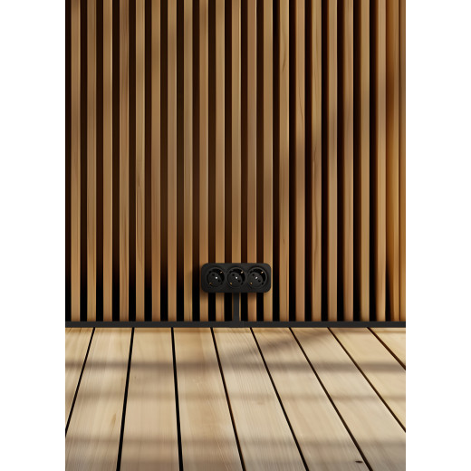 Розеточный блок тройной с заземлением - Legrand Quteo - с предварительным подключением со шторками IP20 16А 250В винтовые зажимы накладной монтаж - чёрный матовый