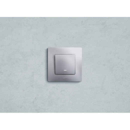 Выключатель одноклавишный с подсветкой/индикацией - Legrand Etika - 10А 250В безвинтовые зажимы - алюминий