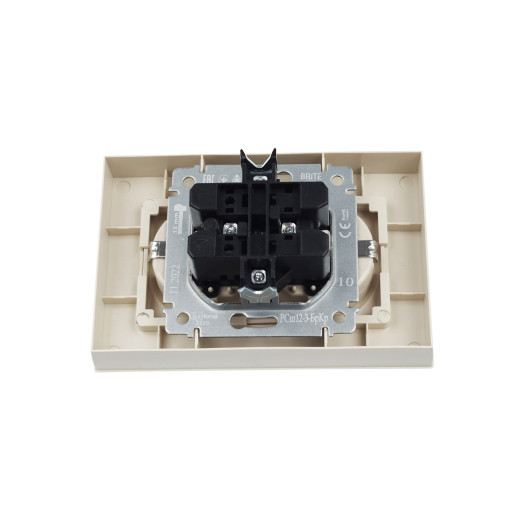 BRITE Роз. 2-я с з/к/ш 16А в сб. РСш12-3-БрКр беж. IEK