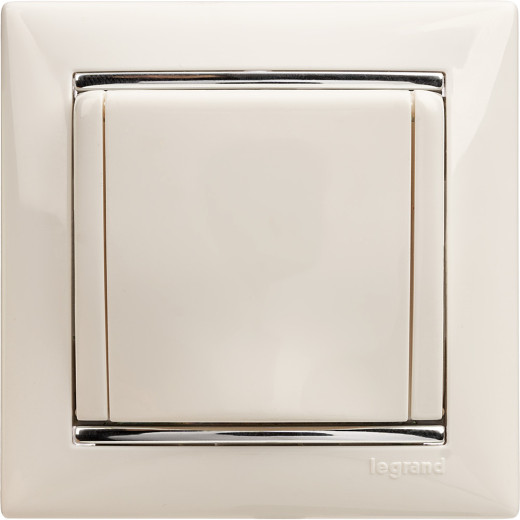 Розетка с заземлением - Legrand Valena - со шторками с защитной крышкой 16А 250В винтовые зажимы - белый