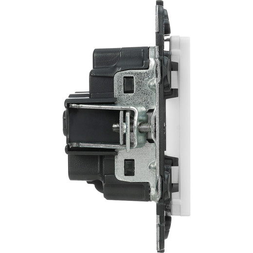 Valena LIFE.Силовая розетка 2К+З 16А 250В с лицевой панелью.Безвинтовые зажимы.Белая