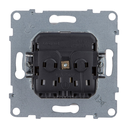 SUNO. Силовая розетка 2К+З 16А 250В. С крышкой IP21. С защитными шторками. Безвинтовые зажимы Цвет 