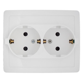 Simon 15 Белая Розетка 2-ая c/з с защитными шторками (в сборе с рамкой)