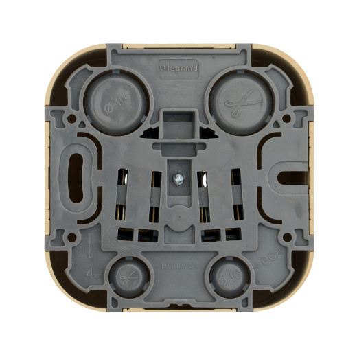 Розетка с заземлением - Legrand Quteo - без шторок IP20 16А 250В винтовые зажимы накладной монтаж - дерево