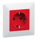 Valena LIFE.Силовая розетка 2К+З 16А 250В с защитными шторками.Безвинтовые зажимы.С лицевой панелью.Красная