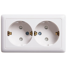 Systeme Electric ХИТ наруж Бел Розетка 2-ая с/з со шторками, с изолирующей пластиной, 16А