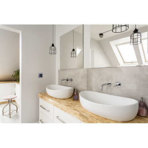 Розетка с заземлением IP44 - Legrand Etika - со шторками с защитной крышкой 16А 250В винтовые зажимы - алюминий