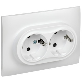 IEK SKANDY Арктический белый Розетка 2-ая с/з с защитными шторками 16А в сборе SK-R07W