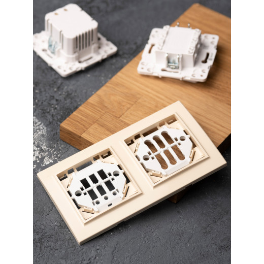 Рамка 2-местная горизонтальная бежевый Минск EKF