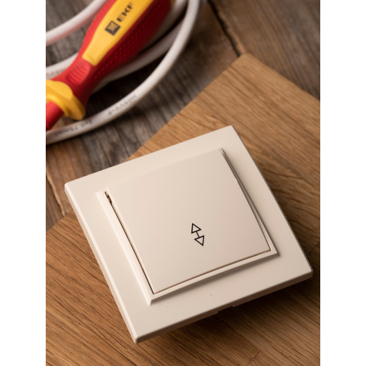 Выключатель 1-кл. СП проходной 10А бежевый Минск EKF