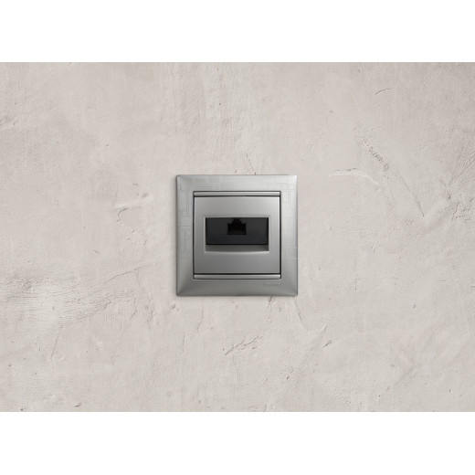 Розетка компьютерная RJ45 категория 6 UTP - Legrand Valena - с захватами - алюминий