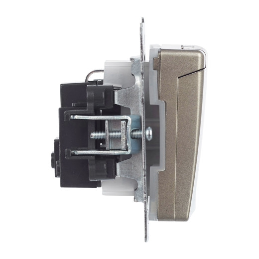 BRITE Роз. с з/к/ш с кр. 16А IP44 РСбш10-3-44-БрШ шамп. IEK