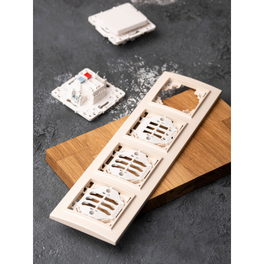 Рамка 4-местная горизонтальная бежевый Минск EKF