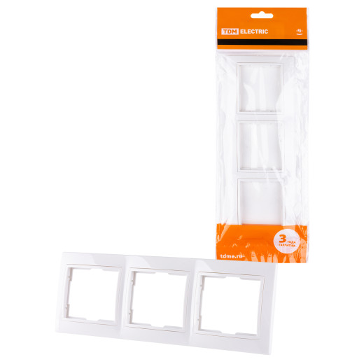 Рамка 3-х постовая горизонтальная белая 