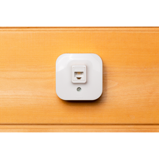 Розетка телефонная RJ11 - Legrand Quteo - IP20 накладной монтаж - белый