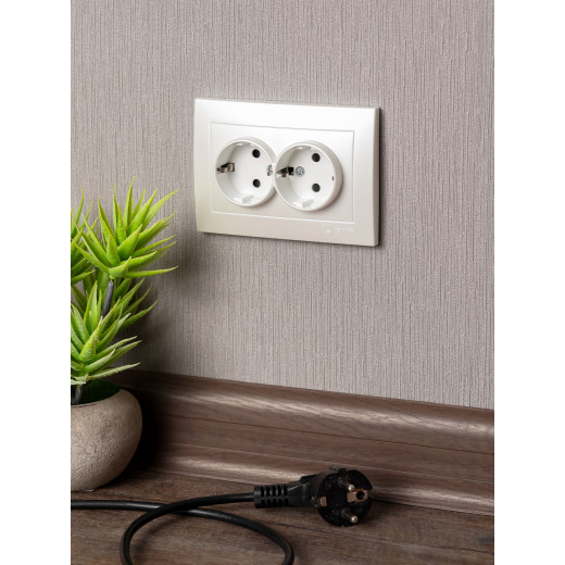 Валенсия лицевая панель розетки 2-местной с/з 16А жемчуг с защ. штор. EKF PROxima