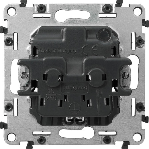 Valena IN'MATIC.Силовая розетка 2К+З 16А 250В.Безвинтовые зажимы.