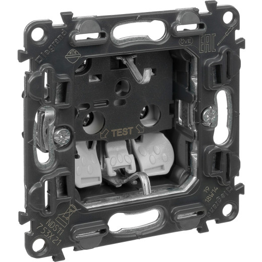 Valena IN'MATIC.Силовая розетка 2К+З 16А 250В.Безвинтовые зажимы.