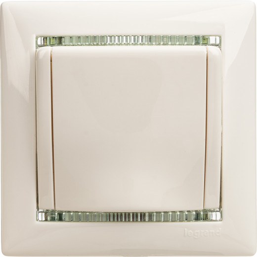 Розетка с заземлением - Legrand Valena - со шторками с защитной крышкой 16А 250В винтовые зажимы - белый