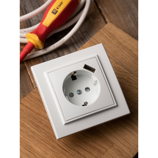 Розетка 1-местная СП с/з Минск 16А белая с защ. штор. с USB 1А EKF