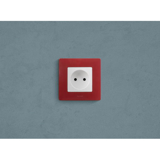 Розетка без заземления - Legrand Etika - со шторками 16А 250В винтовые зажимы - белый