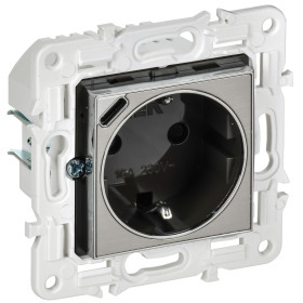 IEK SKANDY Никель Розетка с/з с защитными шторками 16А с USB C 18Вт SK-R17N