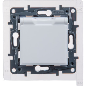 Legrand Etika Белый Розетка 2К+З IP44.