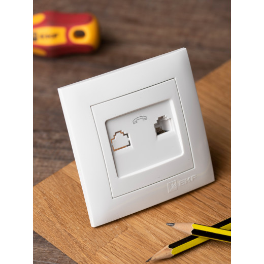 Валенсия розетка телефонная RJ-11 1-местная белая EKF PROxima