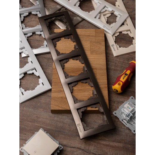 Валенсия Рамка 5-местная графит EKF